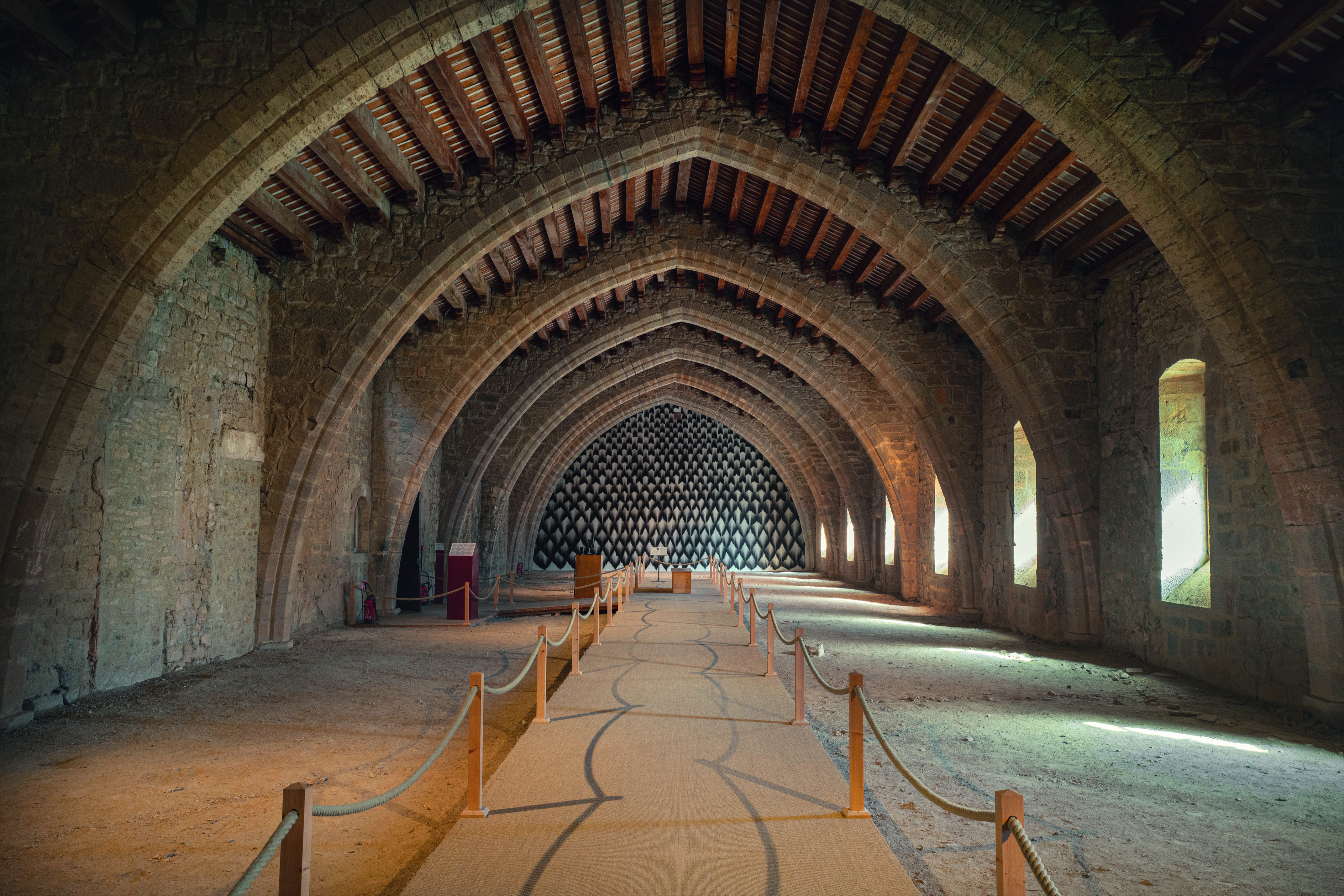 Dortoir abbaye médiévale de Lagrasse © Idriss Bigou-Gilles