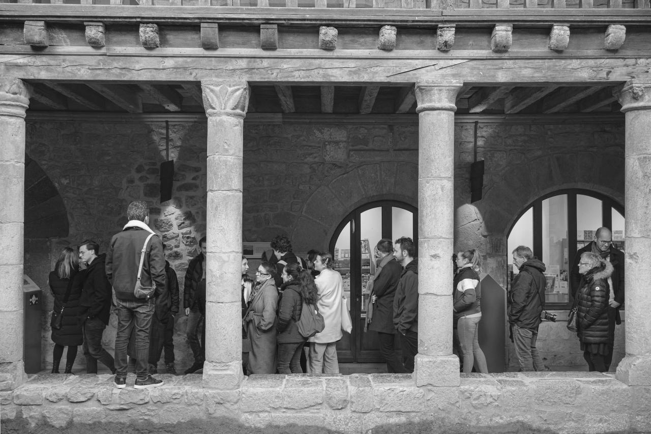 Vue de la cour du logis - horaires tarifs contact accès