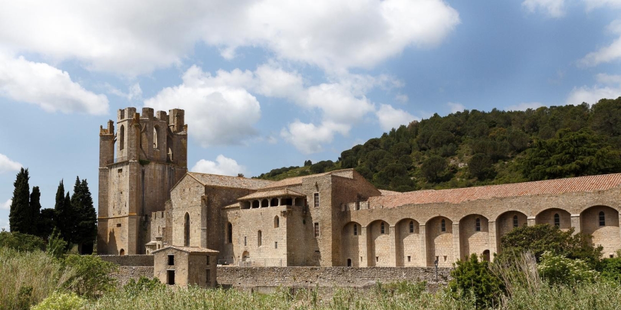 Abbaye médiévale de Lagrasse, centre culturel Les arts de lire