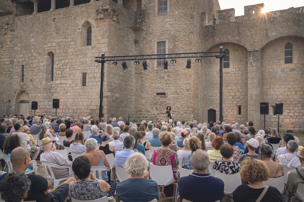 Les Banquets du livre à l'Abbaye médiévale de Lagrasse, centre culturel Les arts de lire